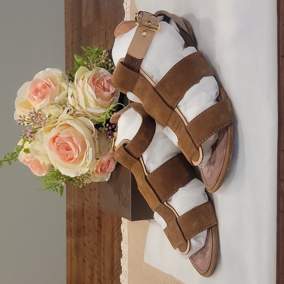 Authentic Louis Vuitton sandals - Picture 5 of 11